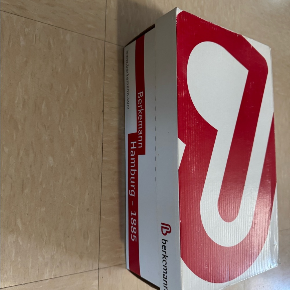 Berkemann Red and White Shoe Box
